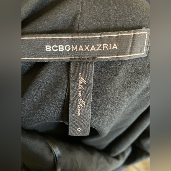 BCBGMaxAzria Jamysen Mini Dress Women Black Feather Sleeveless Deep V-Neck size - Picture 6 of 8